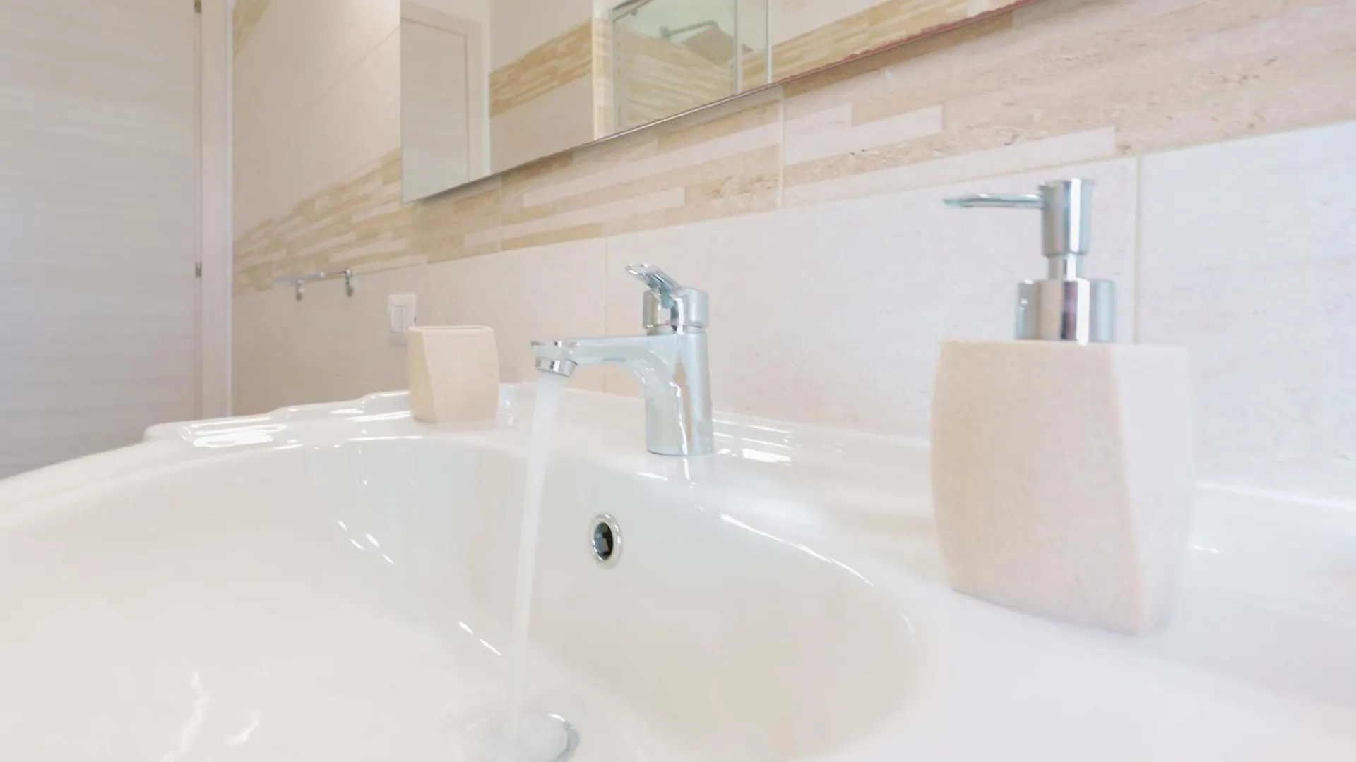 بيت للعطل Exclusive Use Swimming Pool Available From June To September كالياري
