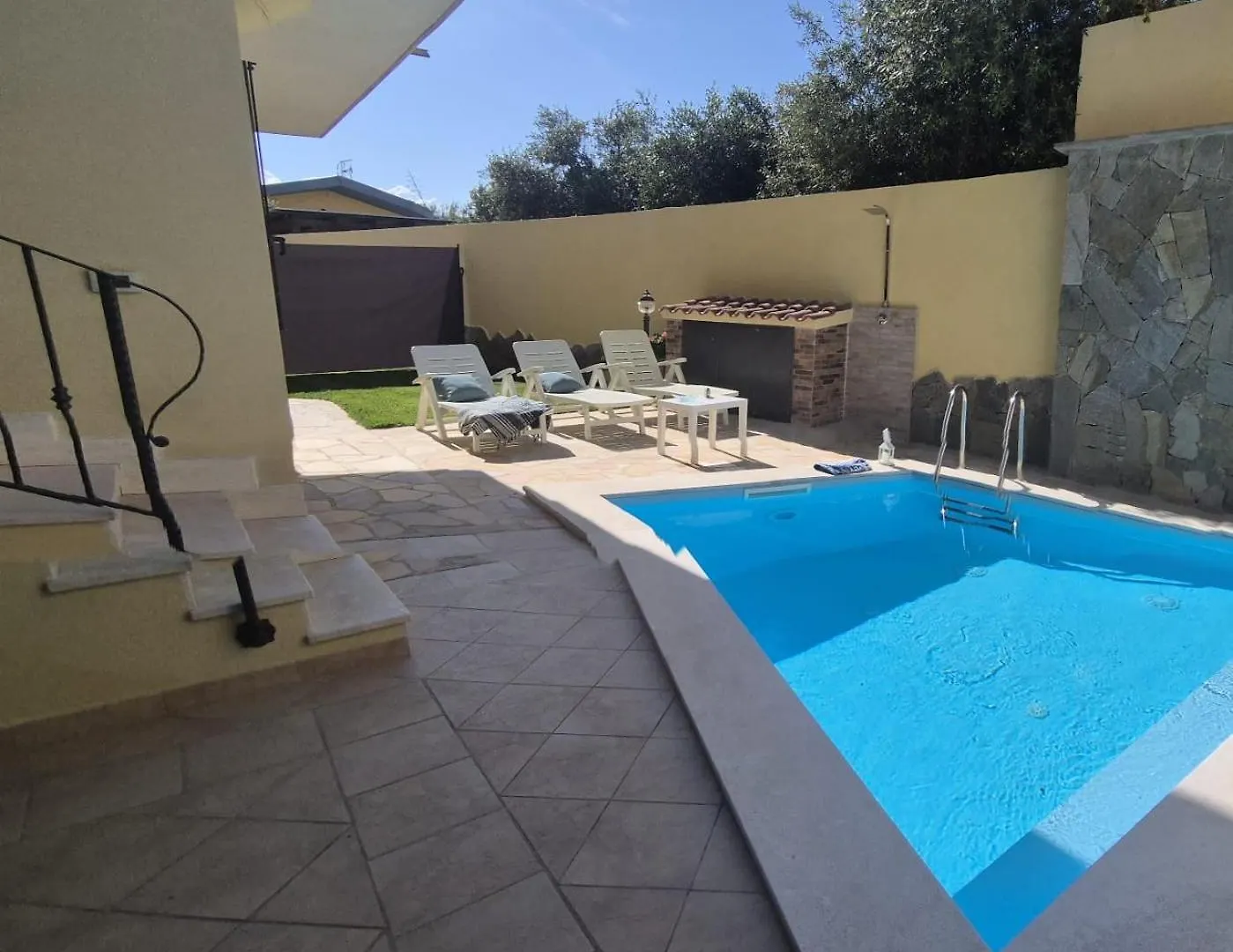 Exclusive Use Swimming Pool Available From June To September Cagliari Italië