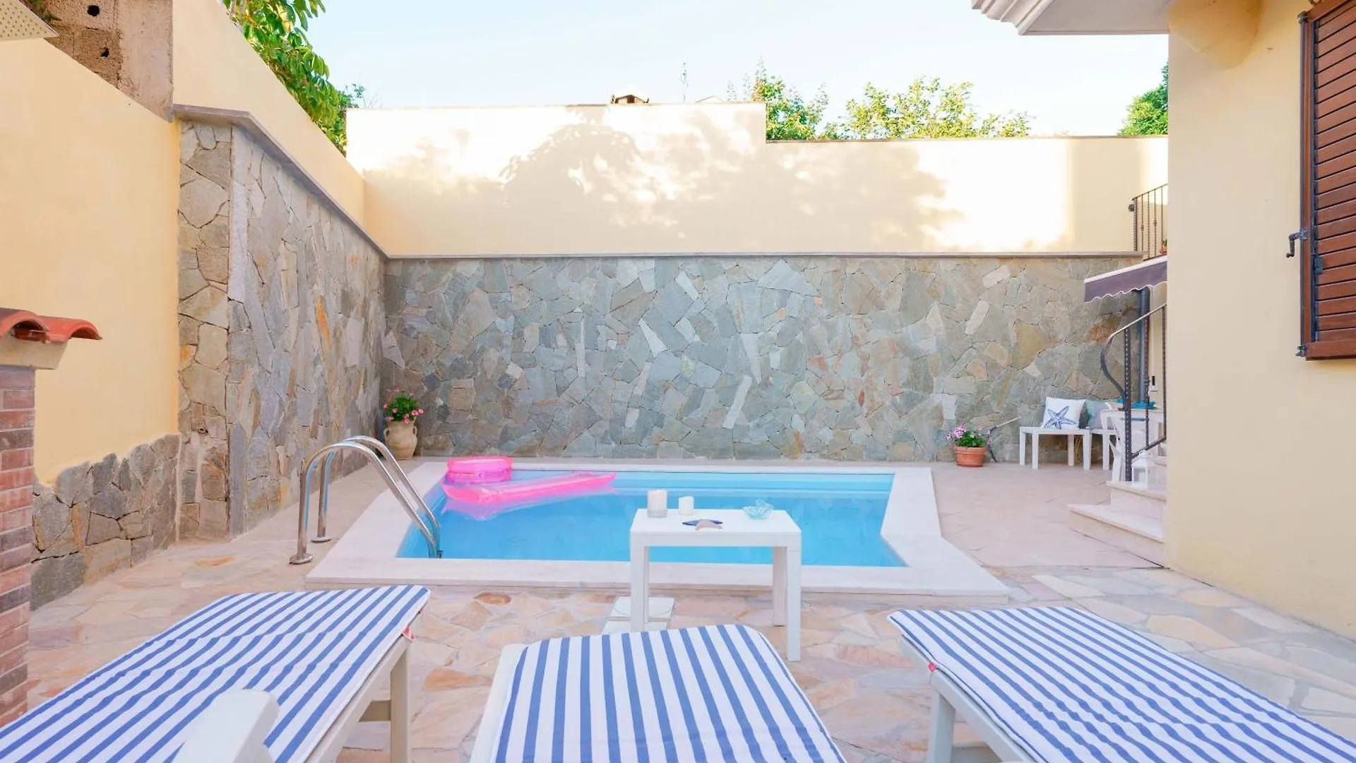 بيت للعطل Exclusive Use Swimming Pool Available From June To September كالياري