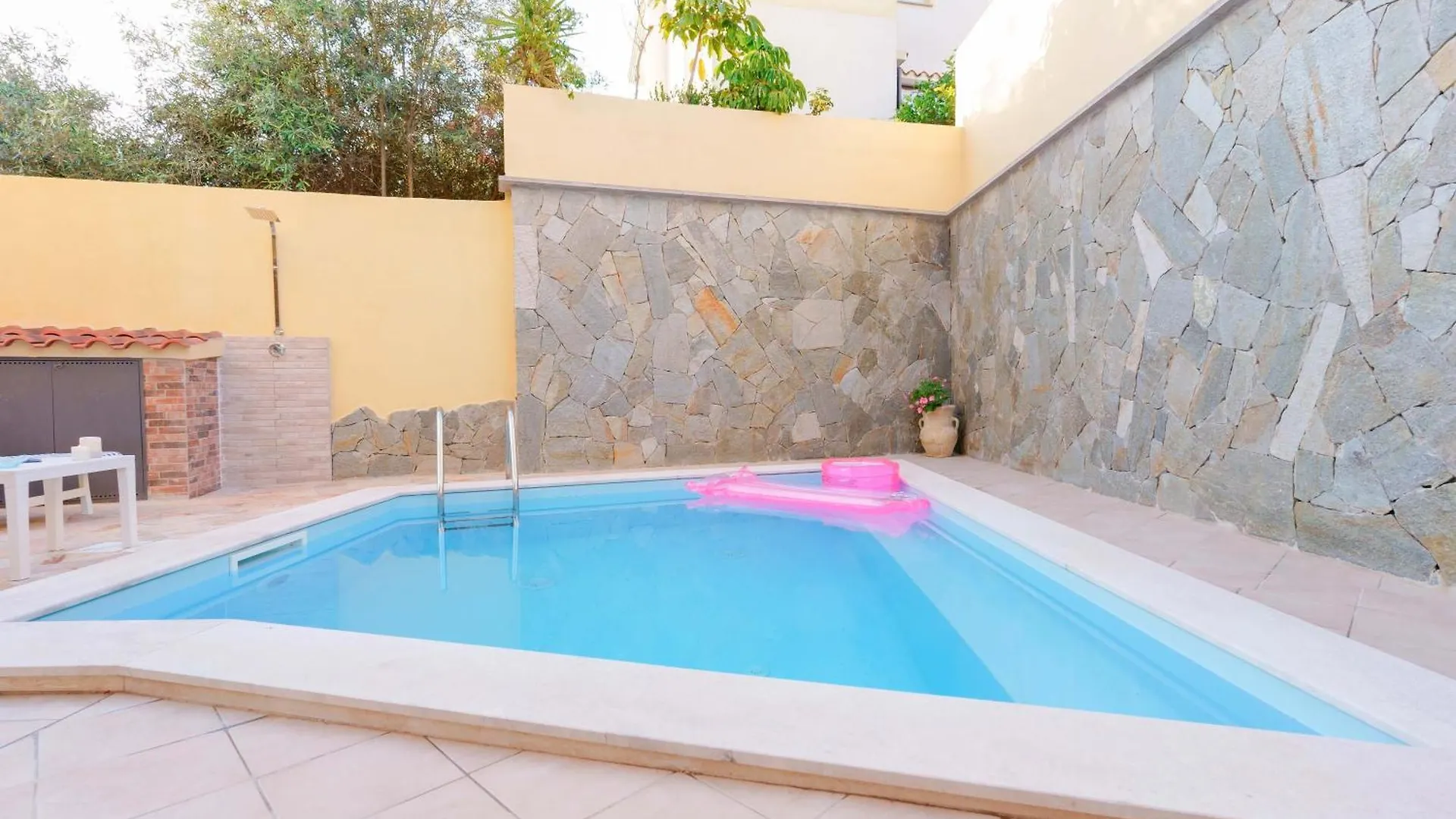 Exclusive Use Swimming Pool Available From June To September Cagliari 0*,  Italien